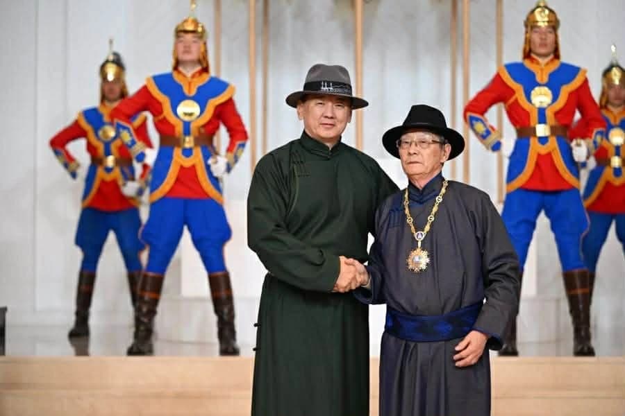 苏•那仁格日勒院士获得“成吉思汗”一级勋章