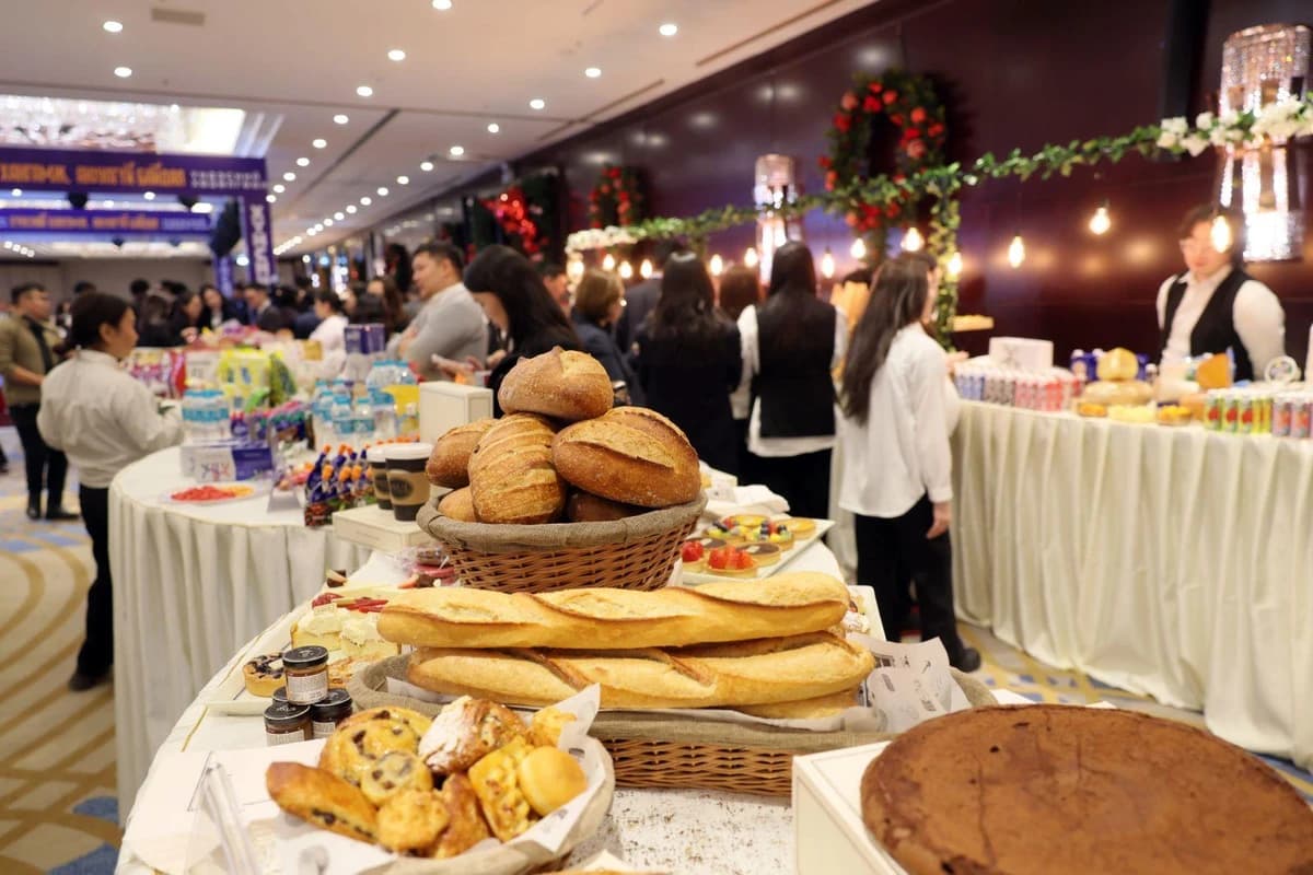 在总统呼日勒苏和的主持下，“粮食革命”实施的三年中，向国内推出了约千种产品