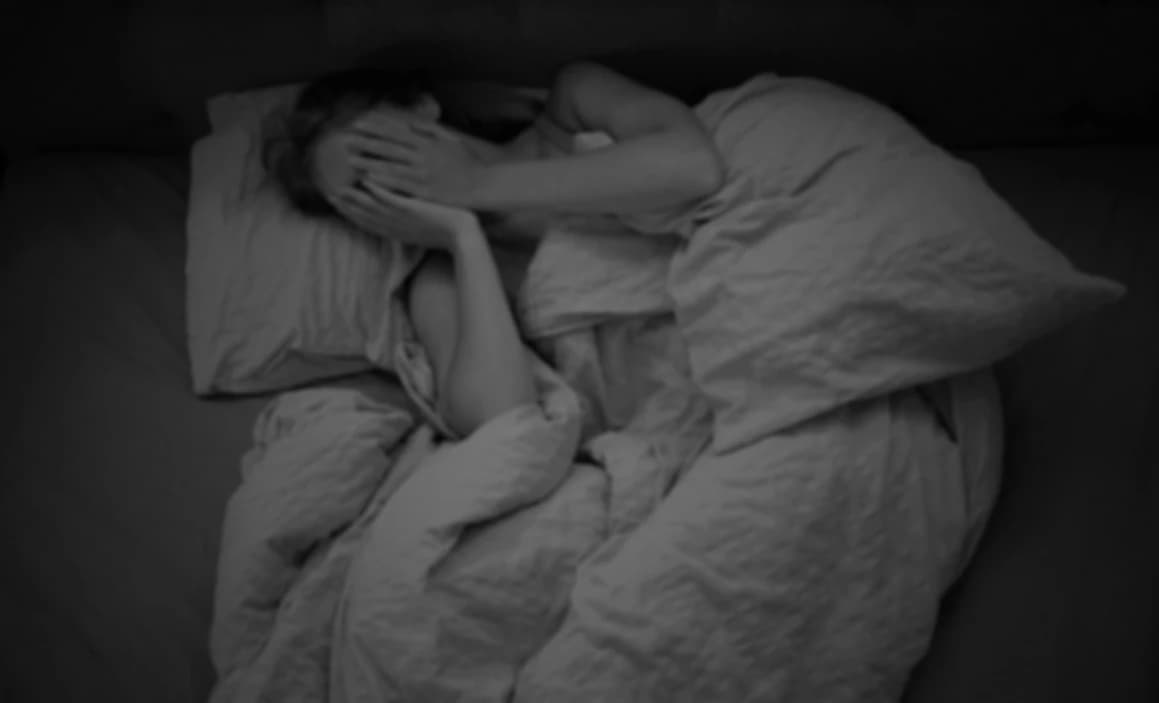 Сүнсэнд даруулах буюу нойрны саажилт