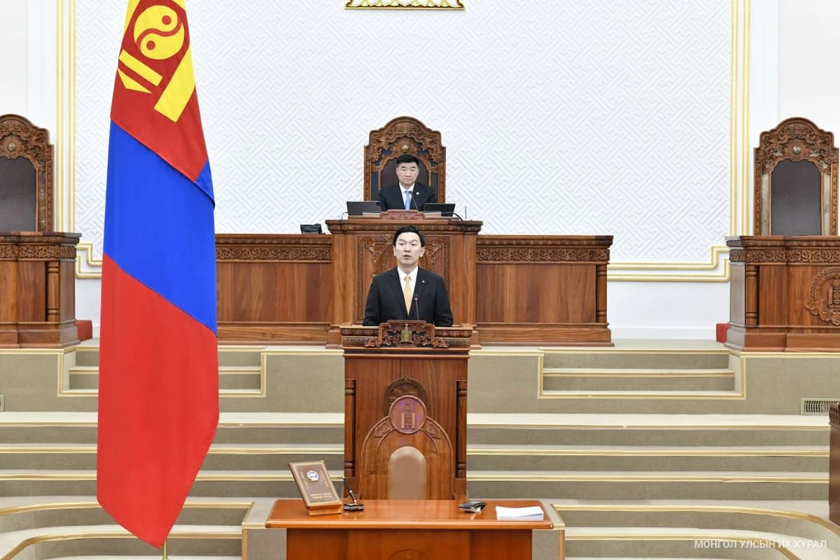 蒙古国第35任总理在大呼拉尔阐述施政方针