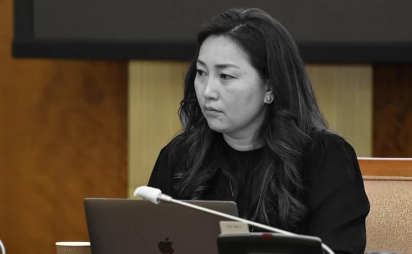 Үндсэн хуулиа давж гишгэсэн Х.Булгантуяа улсаа давж гишгэнэ гэв үү?!