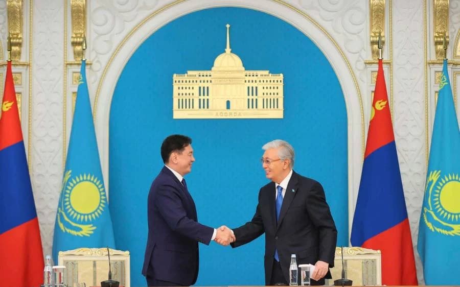 蒙古国总统呼日勒苏和与哈萨克斯坦总统托卡耶夫举行会谈