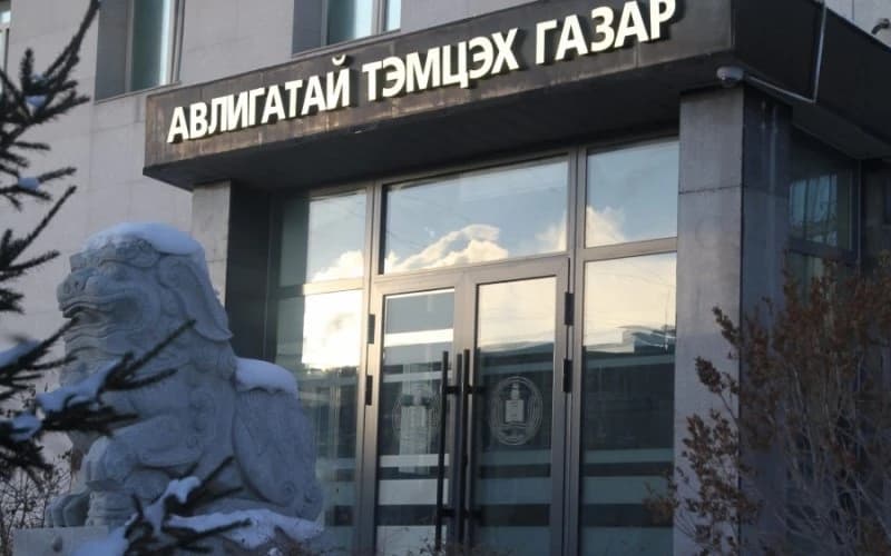 Мөрдөгчдийн ажлын хэсэг 135 хүнээс мэдүүлэг авч, 30 дансны зарлагын гүйлгээг хязгаарлаж, 2 хүнийг яллагдагчаар татан шалгаж байна