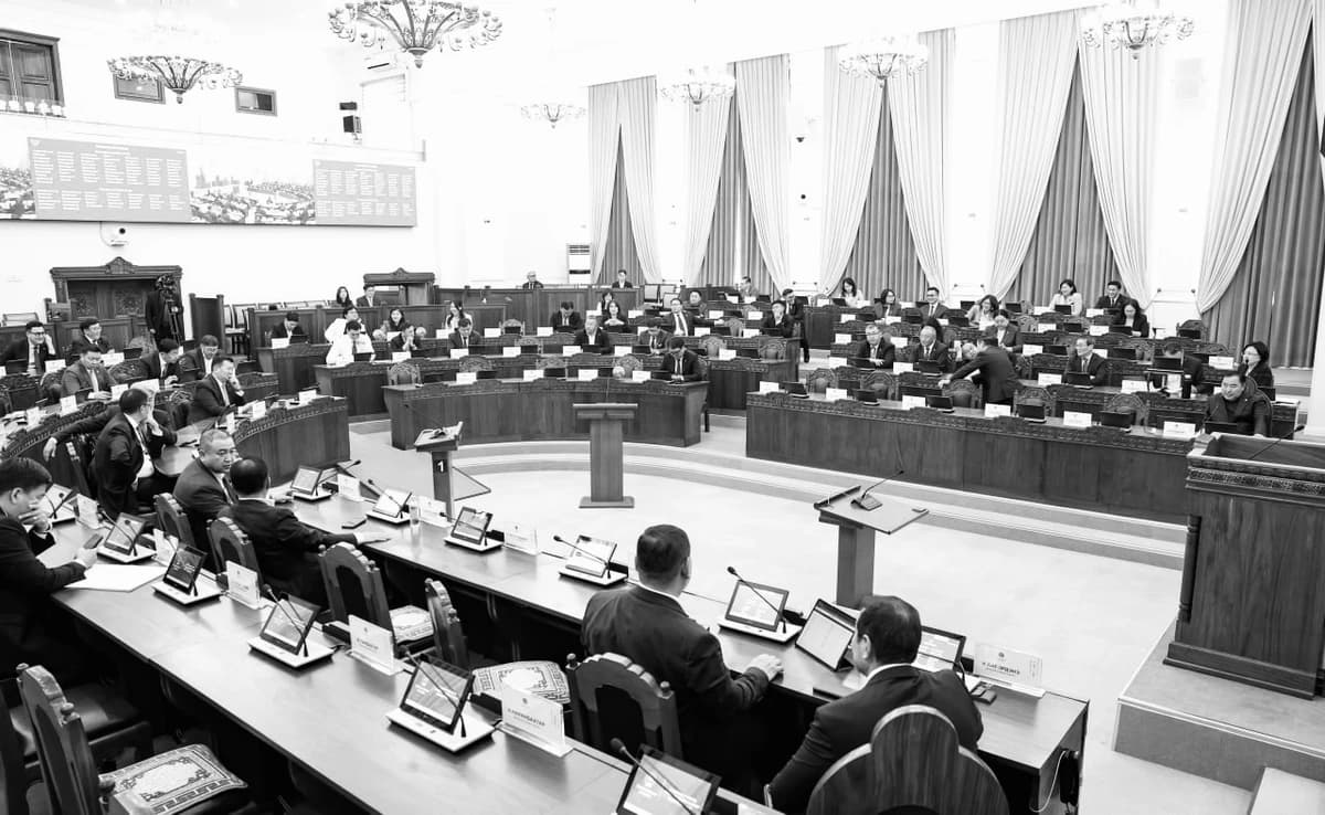Ардчилсан парламентаа галзуучуудаас аваръя: УИХ-ын гишүүдээс ёс суртахуун нэхэх цаг болов!