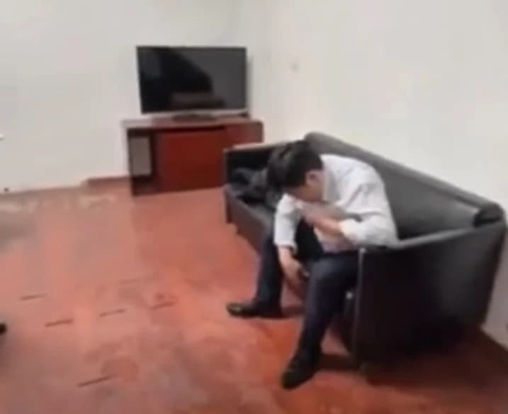 Ажлын байрандаа архидсан албан хаагчдыг чөлөөллөө