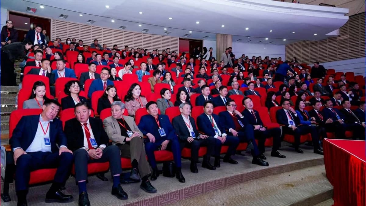 Эрх баригчдын зодоон эцэстээ гудамжинд гарлаа!