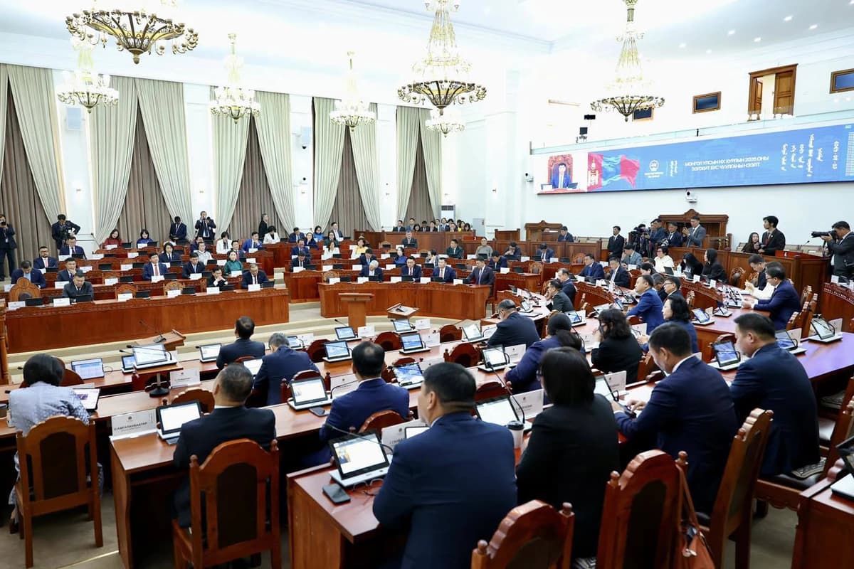 Эмгэнэл: Монголын парламент галзуугийн тасаг болжээ